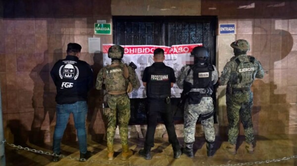 Rescatan a 11 mujeres víctimas de trata en bar de Playa del Carmen; detienen a encargada del negocio