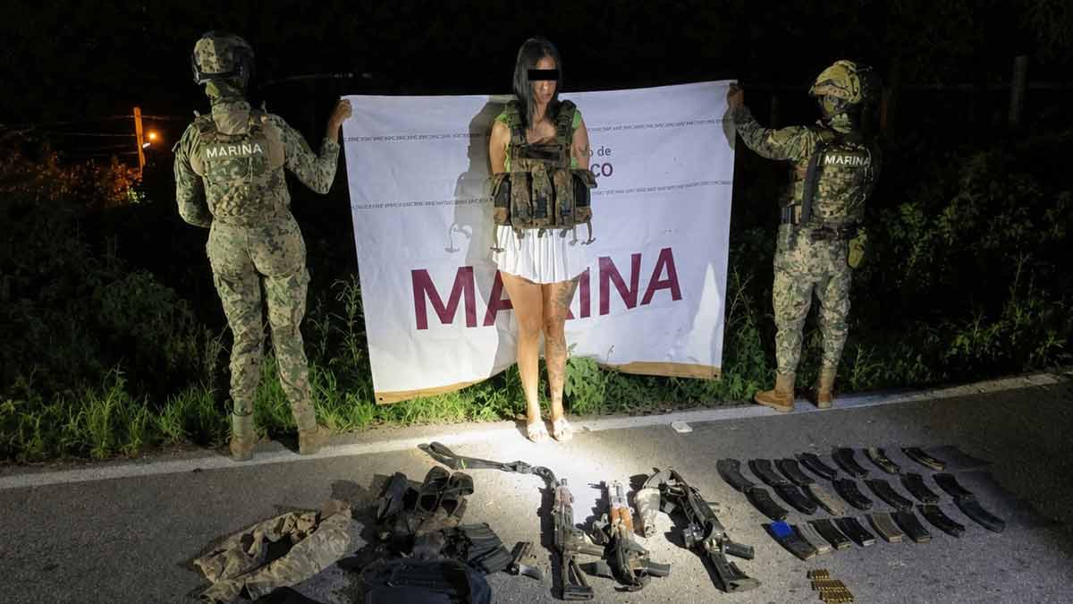 Detienen a presunta sicaria con arsenal durante operativo de la Marina en Sinaloa