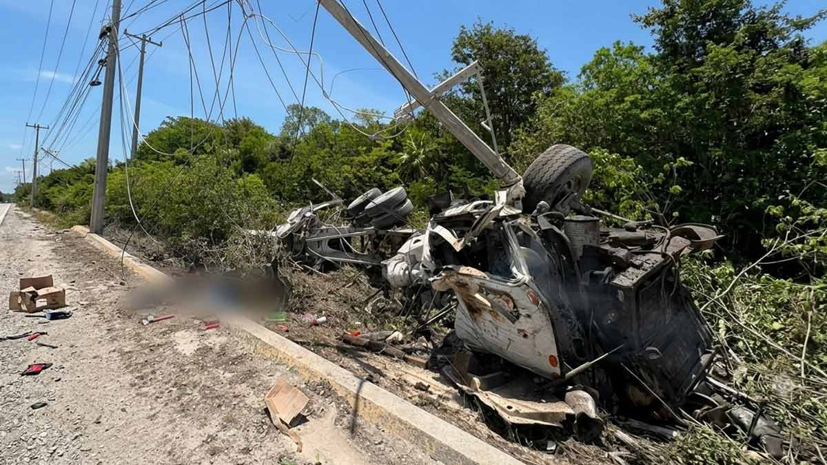 Fatal accidente carretero en Xel-Ha deja dos personas sin vida
