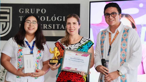 Atenea comparte con universitarios su experiencia de liderazgo y servicio público