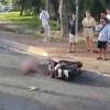 Motociclista derrapa en zona hotelera de Cancún y resulta con severas lesiones