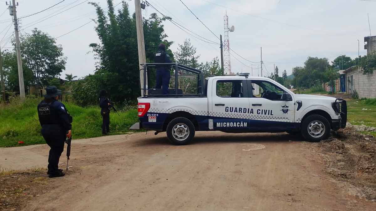 Comando irrumpe en un velorio y asesina a tres personas en Michoacán