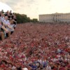 Noruegos festejan a su selección con multitudinaria "remada" vikinga