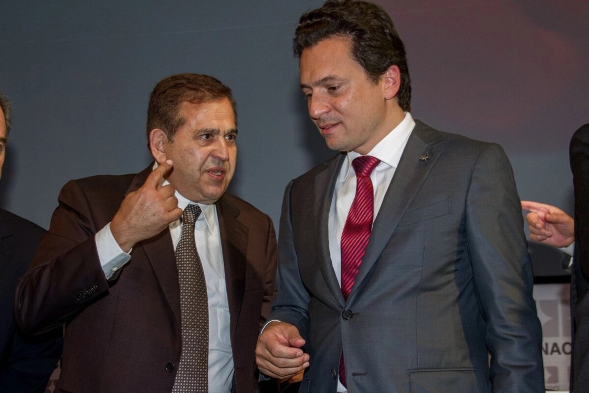 Imagen correspondiente al 12 de septiembre de 2013, en la cual Emilio Lozoya, quien en aquellos días estaba al frente de Pemex, y Alonso Ancira, presidente de la empresa Altos Hornos de México (AHMSA) y en aquel año se desempeñaba también como presidente de Canacero.