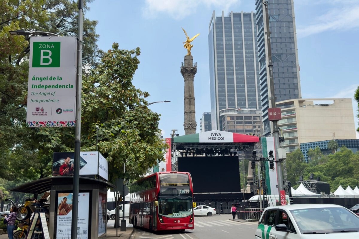 Con letras y números, las autoridades identificaron zonas en la céntrica avenida Paseo de la Reforma, además de colocar más pantallas, ante la afluencia esperada para el próximo el domingo durante el partido entre México e Inglaterra.