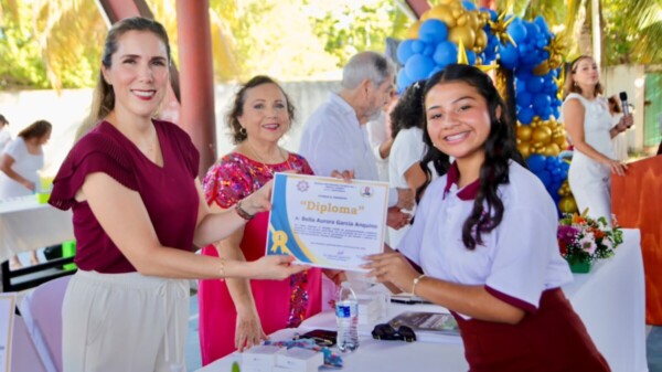 Atenea acompaña como Madrina de Generación a egresados de la Secundaria Técnica No. 1 “Benito Juárez”