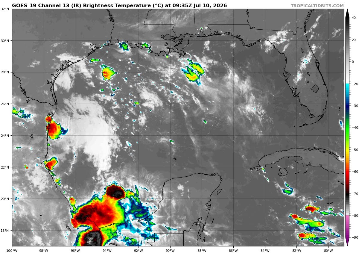 Cielo medio nublado a nublado en el transcurso del día, con lluvias puntuales fuertes y posibles descargas eléctricas en Campeche (norte y centro), Yucatán (oeste) y Quintana Roo (centro y sur).