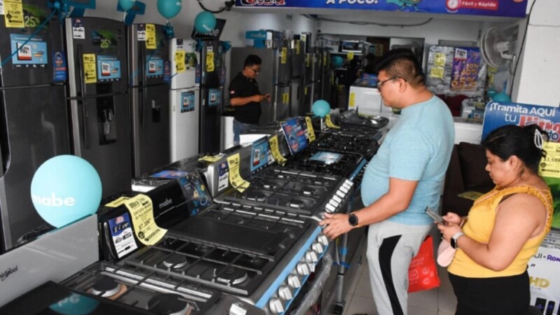 Confianza del consumidor repunta en 43.8 puntos