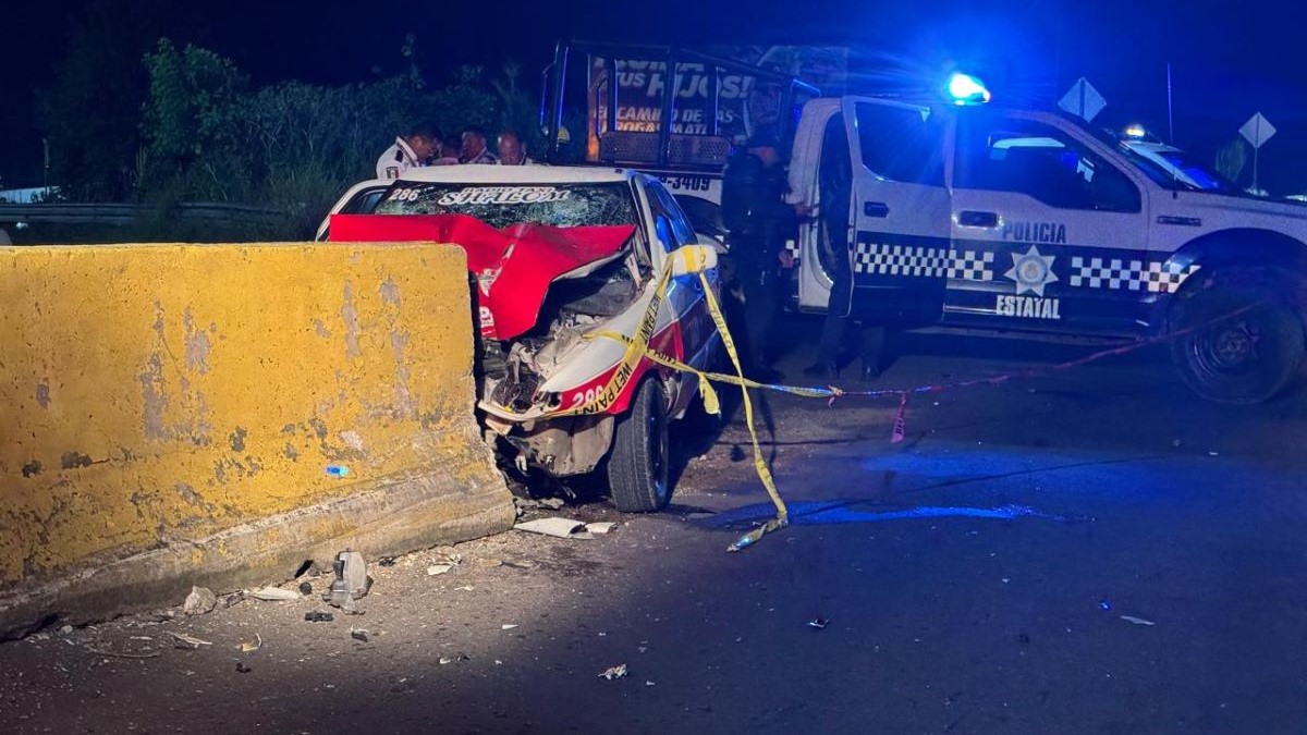 Fallecen dos personas en trágico choque de un taxi en carretera de Veracruz