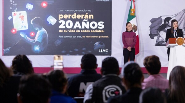 Advierten perdida de hasta 20 años por uso de celulares