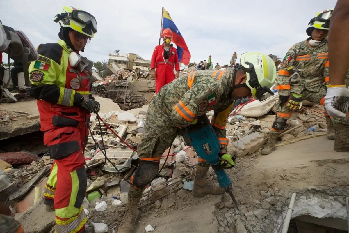 Suman 4 mil 118 muertos, tras sismos en Venezuela