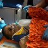 A una semana de los sismos, rescatan con vida a un hombre