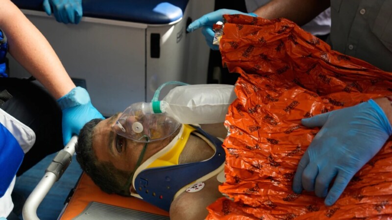 A una semana de los sismos, rescatan con vida a un hombre
