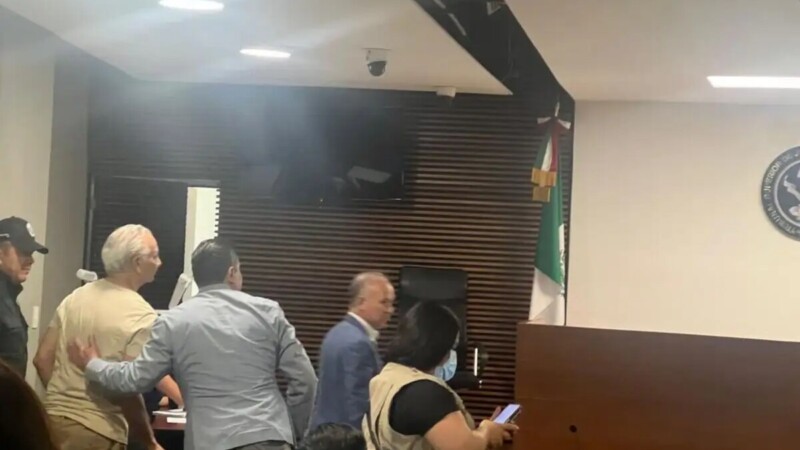 Ordenan liberación inmediata del ex director de Pemex