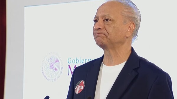 Esposa de ex director de Pemex le otorga el perdón