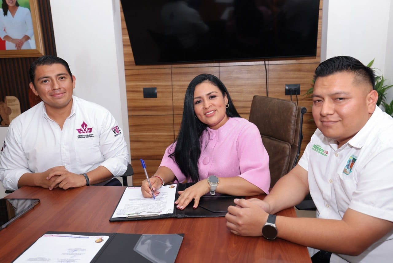 Firma Blanca Merari convenio con la Congregación Mariana Trinitaria. El acuerdo permitirá que las familias de Puerto Morelos accedan a materiales para el mejoramiento de vivienda y tinacos a precios preferenciales, fortaleciendo su economía y calidad de vida.