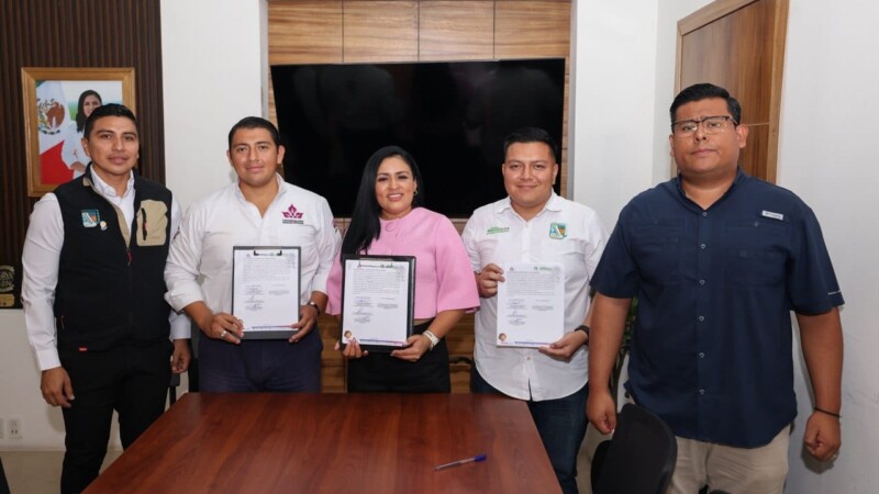 Firma Blanca Merari convenio con la Congregación Mariana Trinitaria