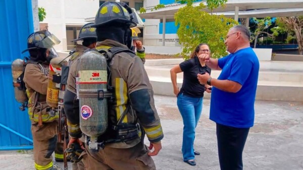 Evacúan Instituto La Salle en Cancún por fuga de vapores químicos en laboratorio