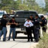 Hallan camioneta con un cuerpo sin vida en Arco Vial en la Supermanzana 259 de Cancún