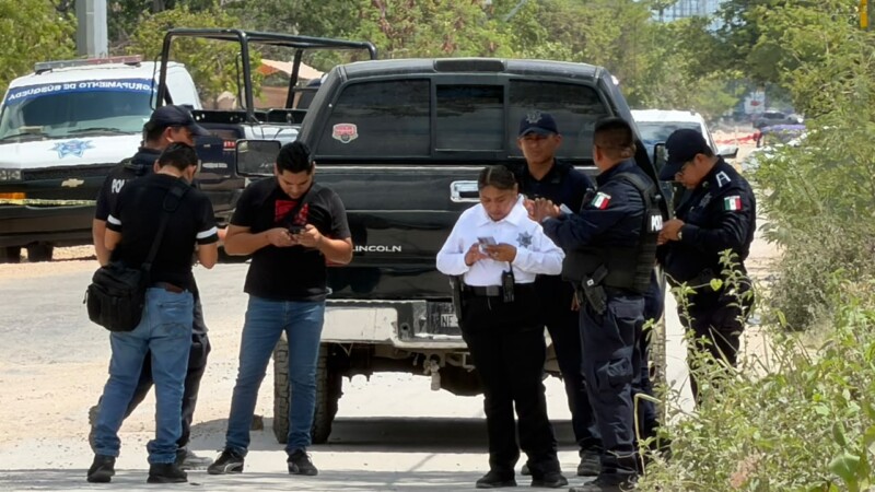 Hallan camioneta con un cuerpo sin vida en Arco Vial en la Supermanzana 259 de Cancún