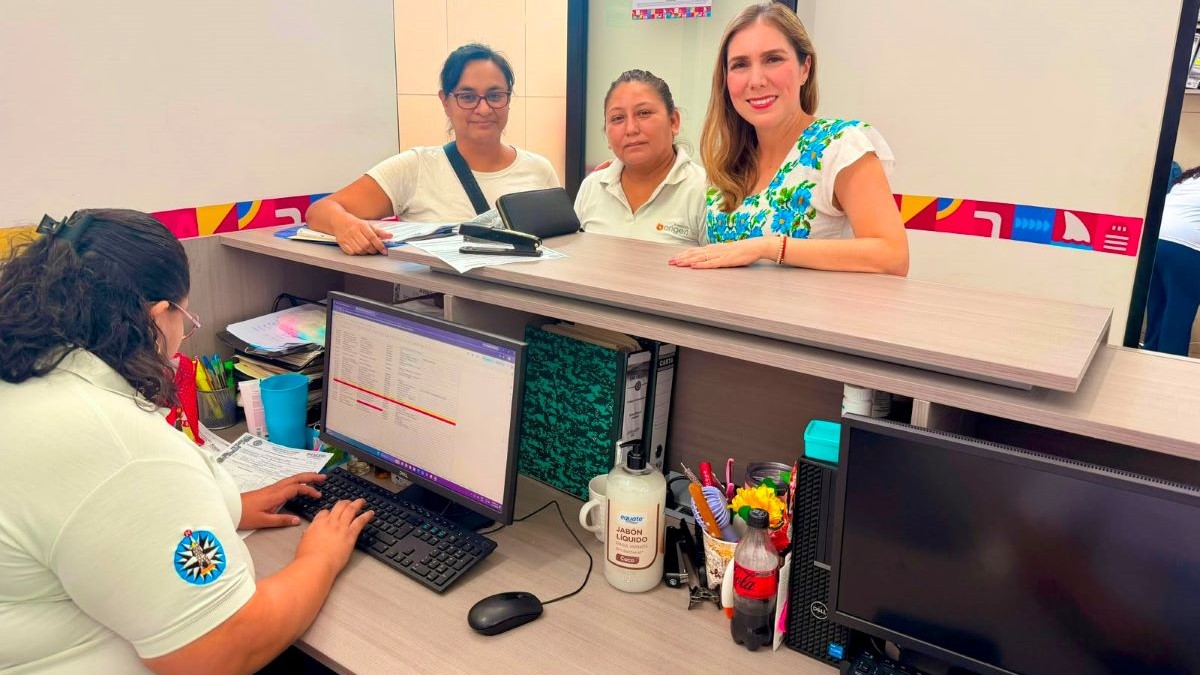 Atenea Gómez Ricalde supervisa la atención que se brinda en las Oficinas de Gobierno de Zona Continental