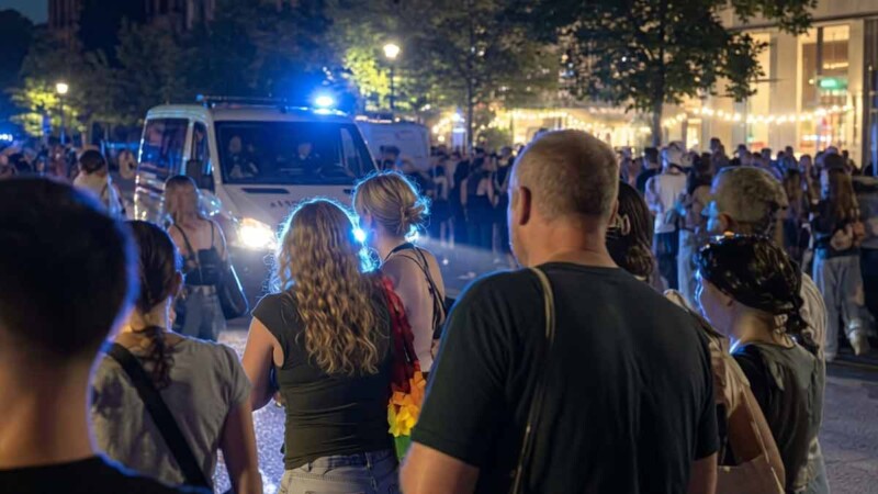 Arrollan a asistentes a desfile del orgullo LGBTQ+ en Berlín, uno murió