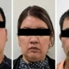 La Fiscalía General de Justicia de Nuevo León (FGJNL) informó la captura de la gerente y otras dos personas presuntamente involucradas en un millonario auto robo cometido contra una sucursal del Banco del Bienestar en Nuevo León