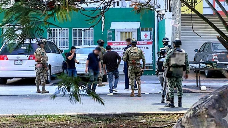 Autoridades estatales y federales llevan a cabo un cateo en la SM 27 de Cancún