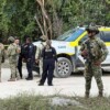 Aseguran un centenar de cubetas con presunta marihuana durante cateos en Cancún