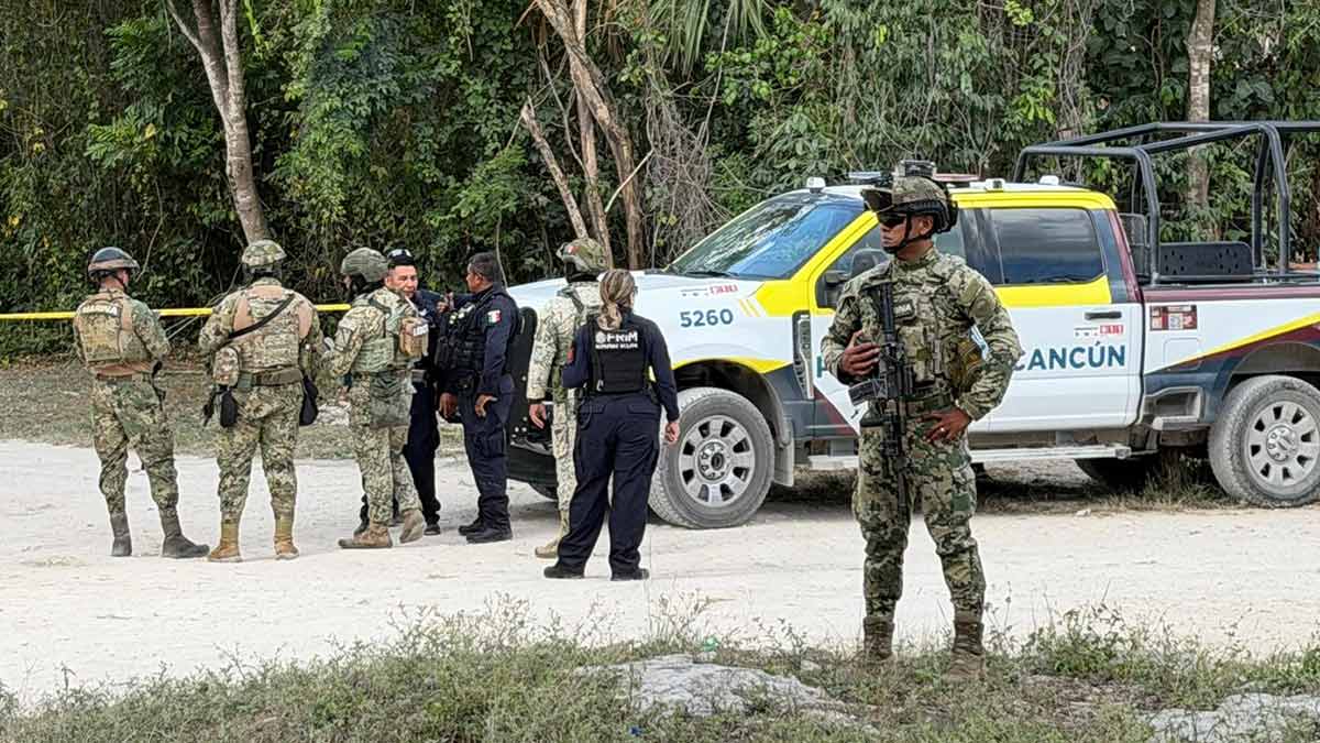 Aseguran un centenar de cubetas con presunta marihuana durante cateos en Cancún