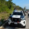 Localizan dos cuerpos presuntamente baleados a un costado de la carretera Cancún-Puerto Morelos