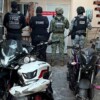 Aseguran motocicletas y autopartes durante cateo en taller clandestino de Playa del Carmen