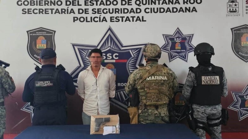 Arrestan a hombre con una réplica de arma tras presuntas amenazas en Azul Bonampak