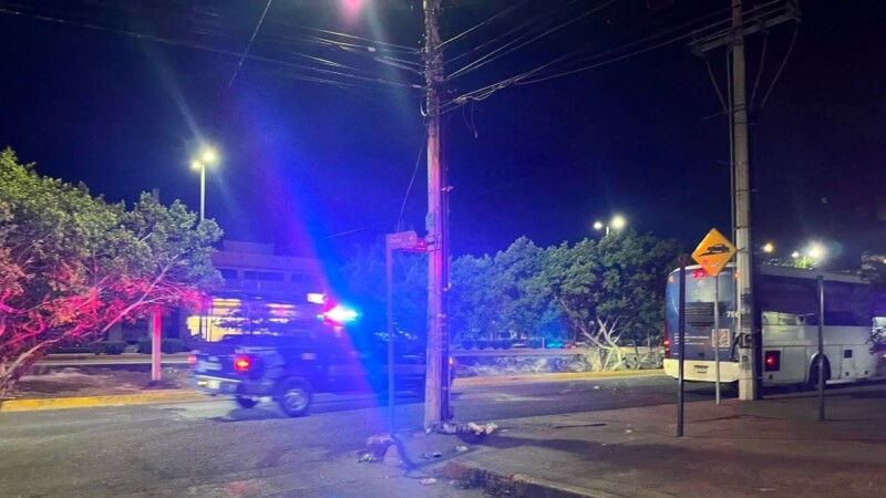 Atienden a persona lesionada por una caída en calles de la Supermanzana 23 de Cancún