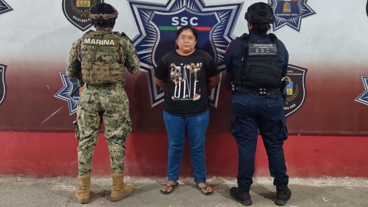 Detienen a una mujer por insultos y desobediencia a la autoridad en Cancún