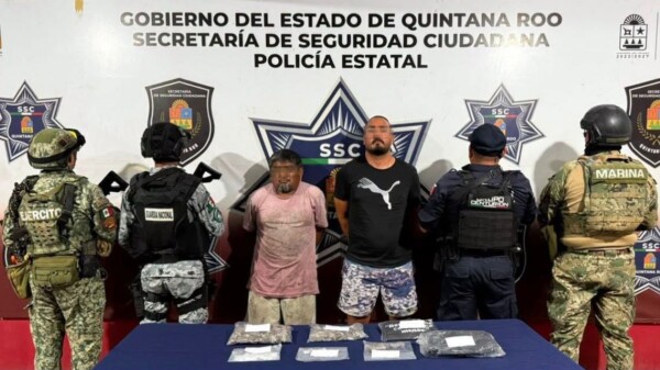 Arrestan a dos hombres con presuntas drogas en la Zona Hotelera de Cancún