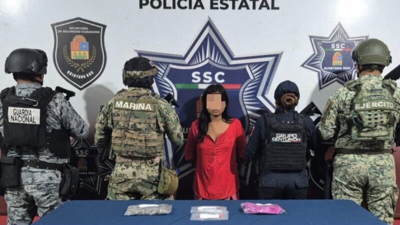 Detienen a mujer con 47 bolsitas con presuntas drogas en Cancún