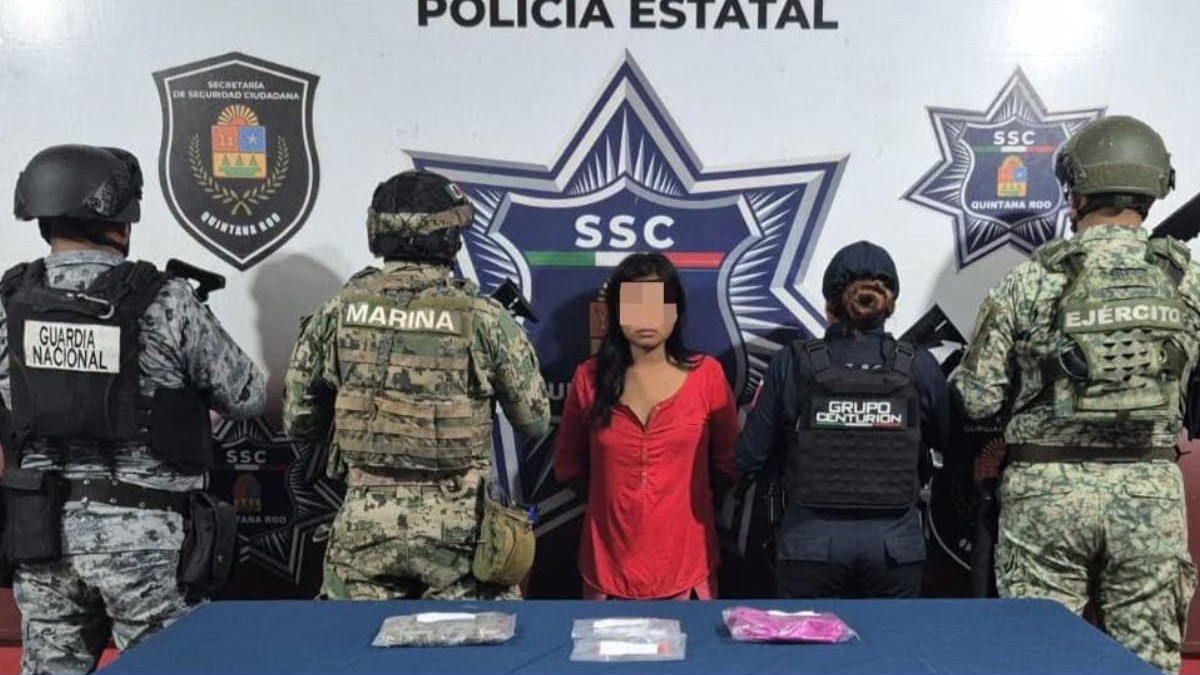 Detienen a mujer con 47 bolsitas con presuntas drogas en Cancún