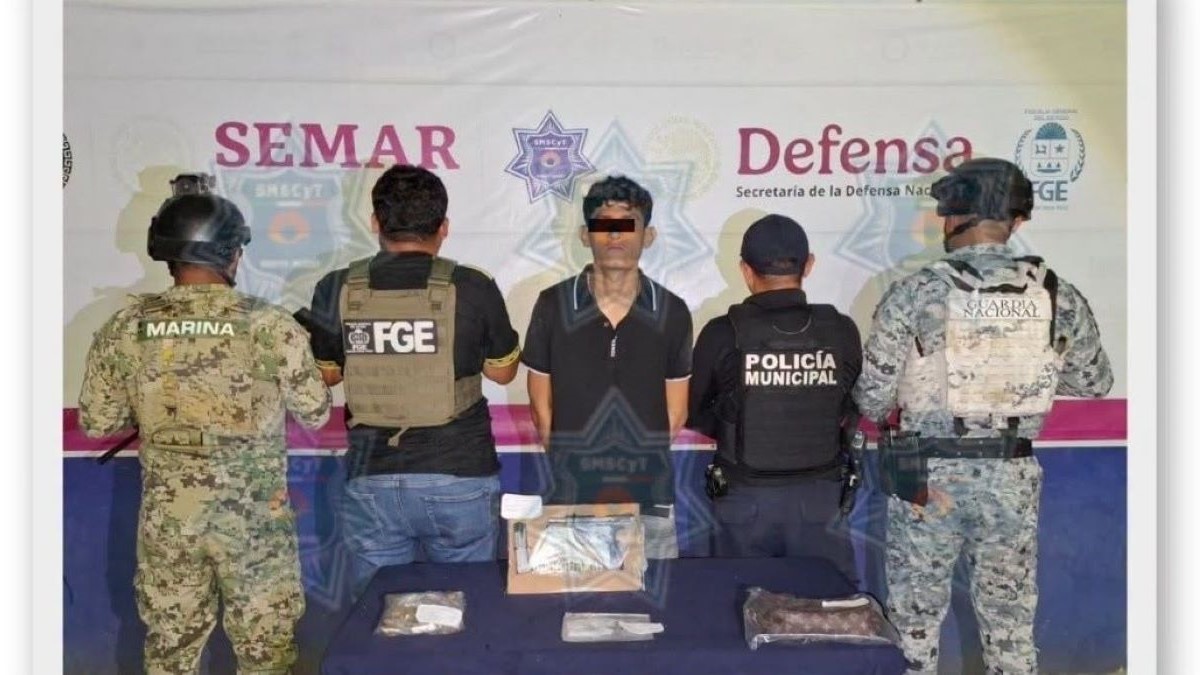 Detienen a joven con presunta droga y arma de fuego en la Supermanzana 233 de Cancún