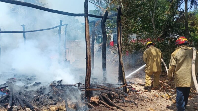 Consume el fuego la habitación de una vivienda en la colonia Comichén, en Tizimín
