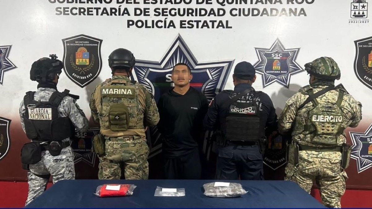 Detienen a hombre con 100 bolsitas de presuntas drogas en la Supermanzana 91 de Cancún