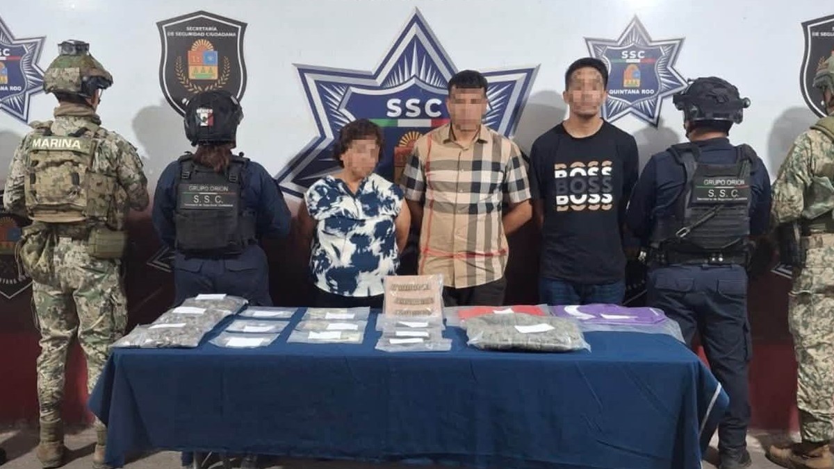 Capturan a tres personas con presunta droga y 45 cartuchos en Cancún