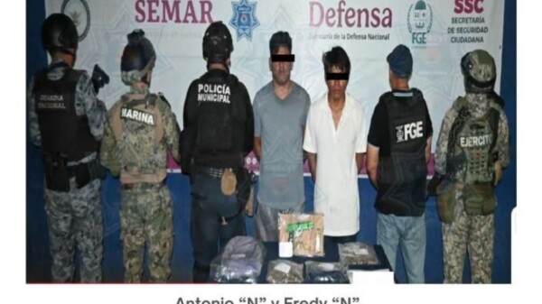 Dos hombres son detenidos con presunta marihuana y un arma en el fraccionamiento Paseo Kusamil