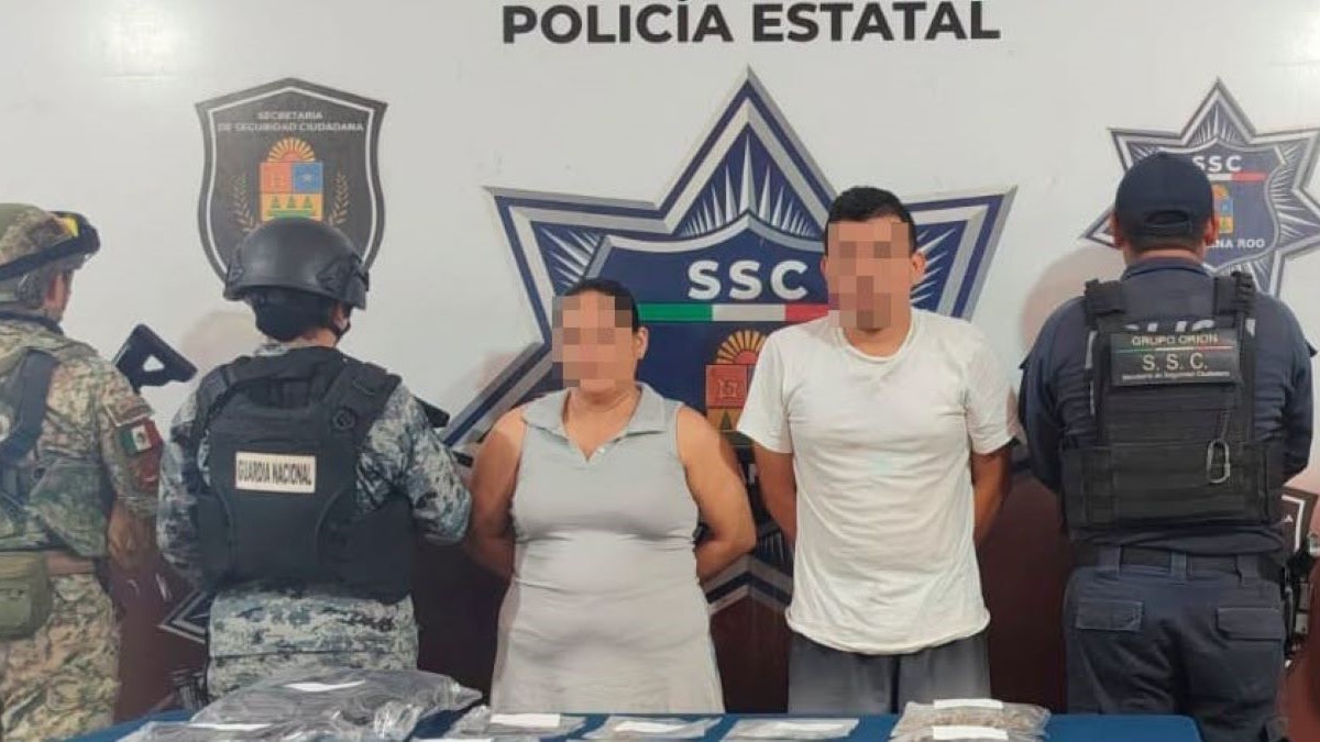 Capturan a dos personas con presuntas drogas en la avenida López Portillo en Cancún