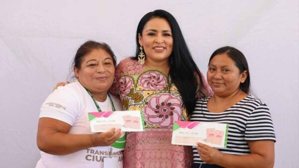 Cumple Blanca Merari a las mujeres de Puerto Morelos
