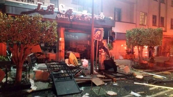 Explosión en restaurante de la CDMX deja al menos 10 bomberos lesionados