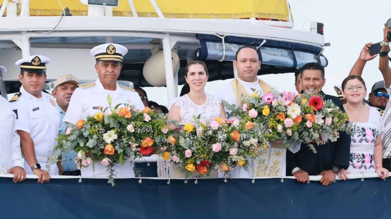 Conmemoran el 32 Aniversario de la Cruz de la Bahía en Isla Mujeres