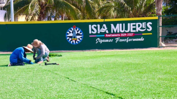 Avanza remodelación del Campo de Béisbol Infantil Ariel “Picho” Magaña en Isla Mujeres