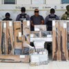 Cateos simultáneos en municipios de Quintana Roo derivan en aseguramiento de armas y drogas