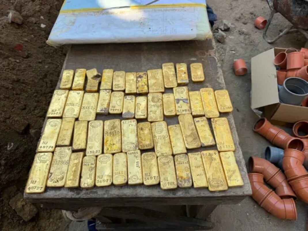 Hallazgo millonario en una casa en Bélgica. El botín fue recogido, inventariado, notificado a la policía y almacenado en una caja fuerte. Fotos: Policía de Dendermonde
